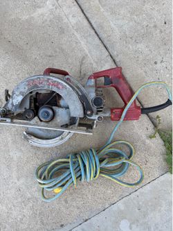 Skilsaw with blade