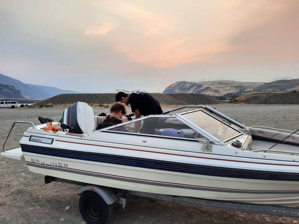 1988 Bayliner Capri Open Bow W/85hp Force