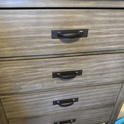 Queen Set (FURNITURE ROW)