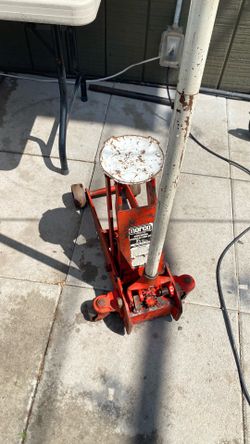 Norco floor jack 2 1/4 ton capacity
