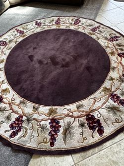 Beautiful 60 inch round area rug