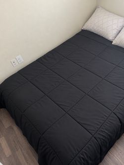 Queen Size Sealy Memory Foam Mattress