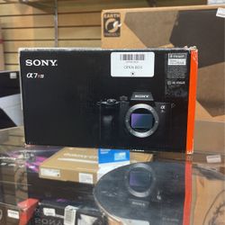 Sony A7R IV Open Box 200 Shutter Count With 2 Years Warranty 