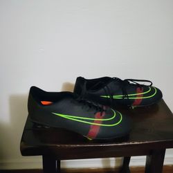 Soccer Black 8.5 Mens 