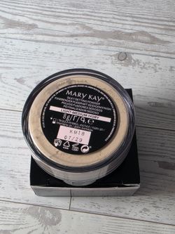 Silky Setting Powder – Light-Medium Ivory, 8 g