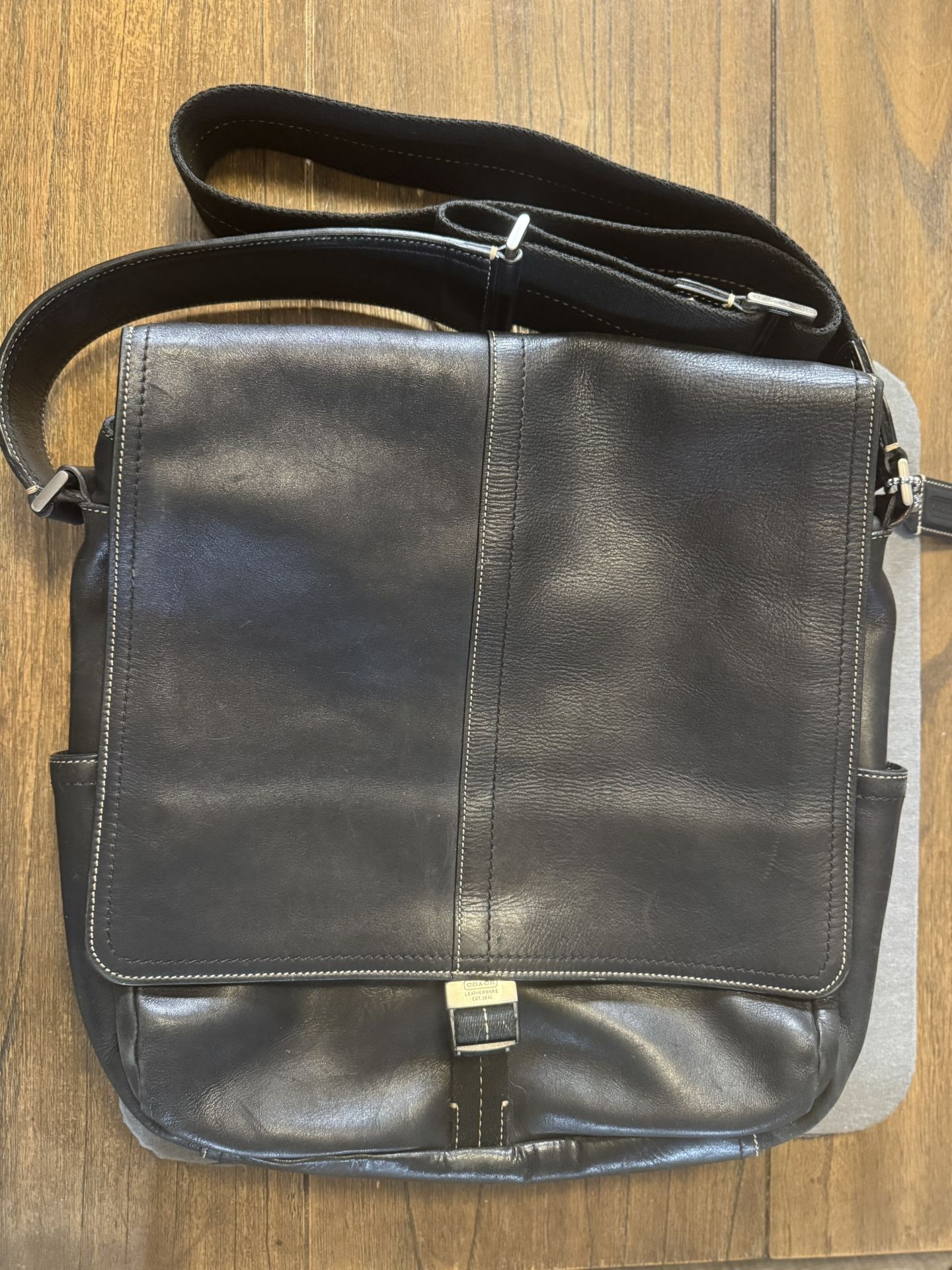 Coach Black Leather Map Bag w/ Contrast Stitching and Adjustable Shoulder Strap