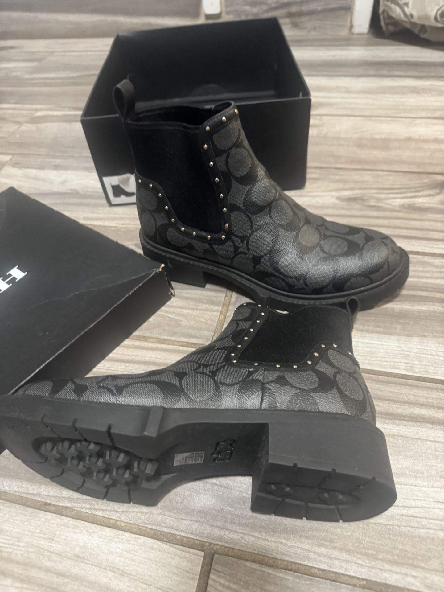 new coach boots size seven