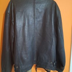 Men Leather Jacket Black, Large or XL in Good condition $20 Hablo Espanol