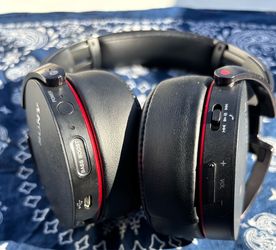 Sony MDR-XB950BT Wireless Headphones in pristine condition