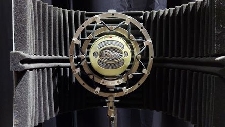 Blue USB Snowball Microphone With Shockmount