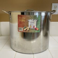 20 Qt Stainless Steel Stock Pot With Stainless Steel Lid.