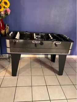 Foosball Table/Mesa de Futbolitos