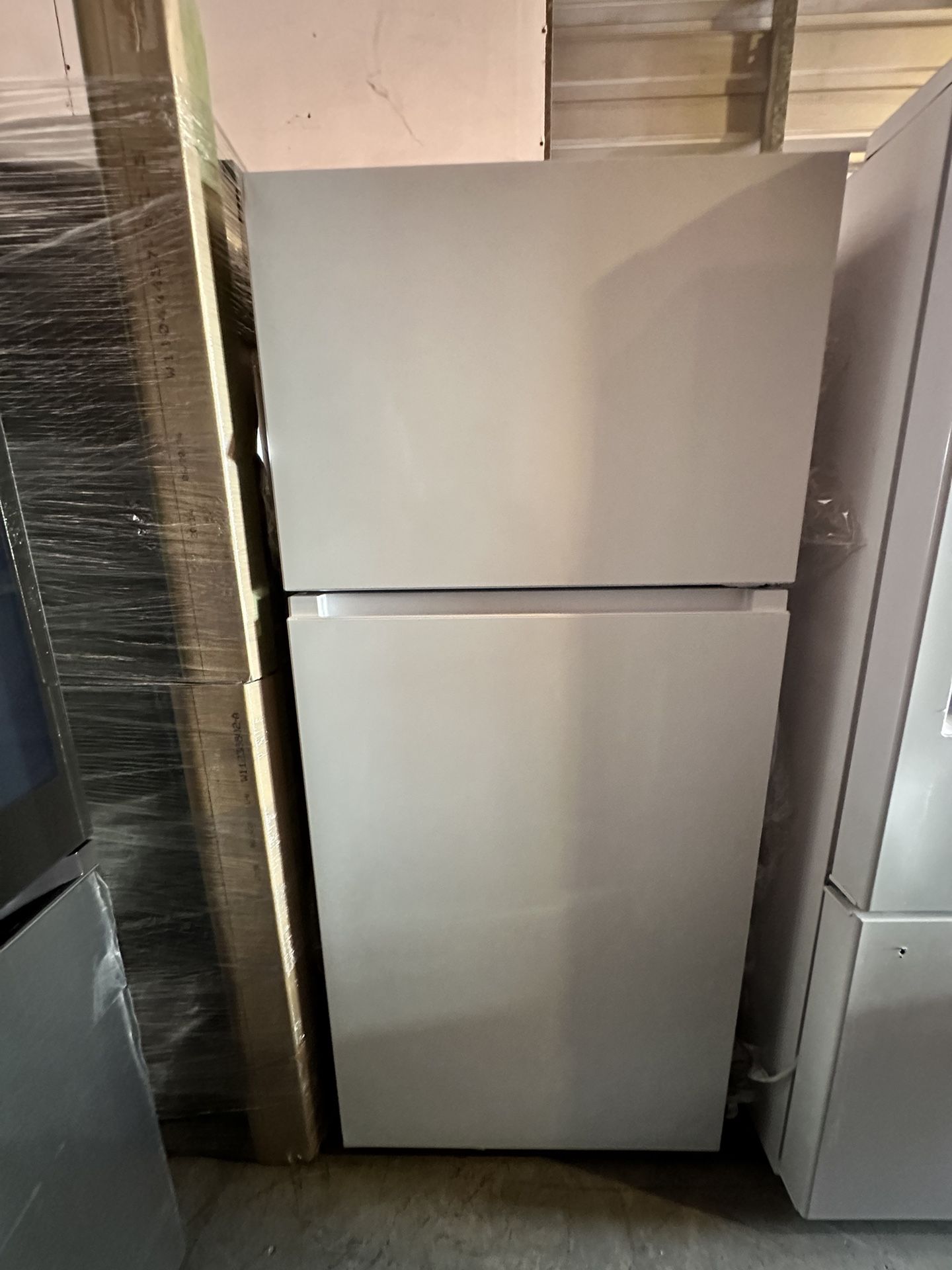 Mora 18 cu. ft. Top Freezer Refrigerator