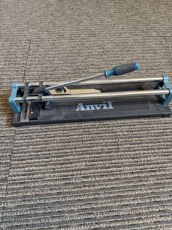 Anvil tile cutter