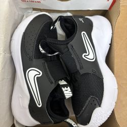$20 - Toddler 9 Nike Shoe, Worn Once