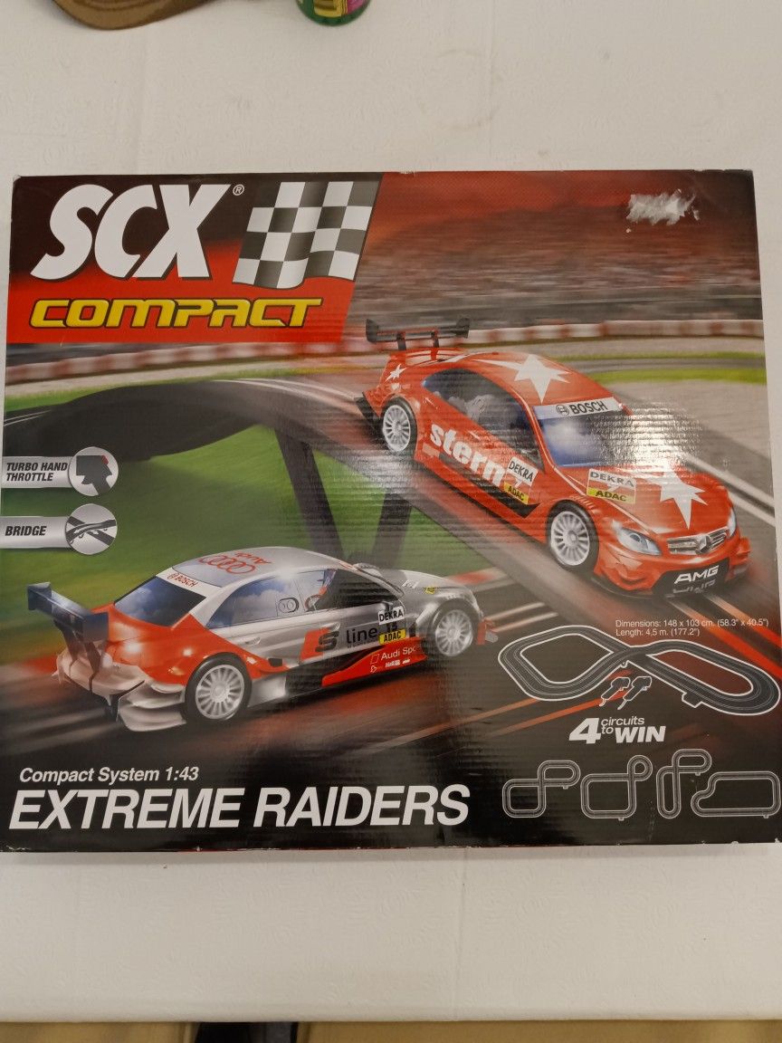 Scx Compact 1/43 Scale Extreme Raiders Slot Car Set