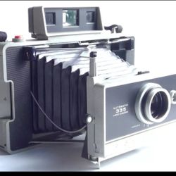 Polaroid Automatic 335 Land Camera W/ Case, Flash & Extra B03