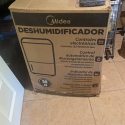 BRAND NEW Midea dehumidifier MAD35S1WWT