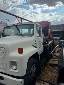 International 1985 Flatbed truck