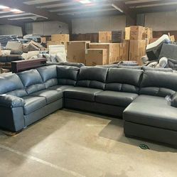 Aberton Gray LAF Sectional

by Ashley Furniture