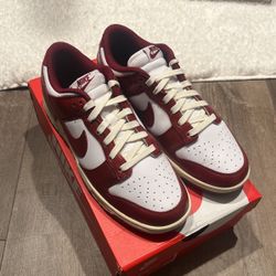 Low Dunks Vintage Reds