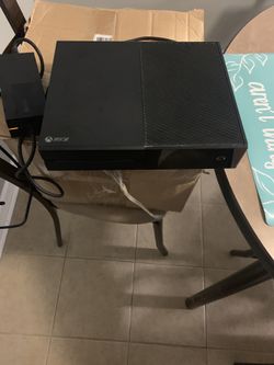 Xbox one comes with cords and 1 remote and 2 games $230