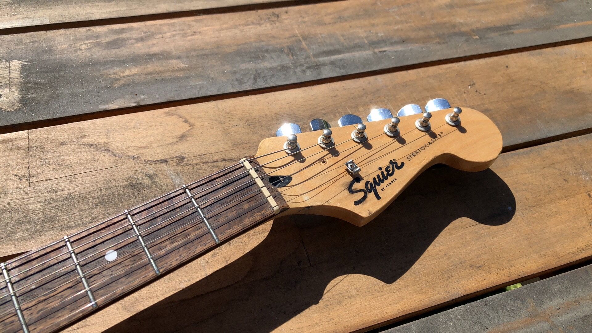 FENDER SQUIER STRATOCASTER 