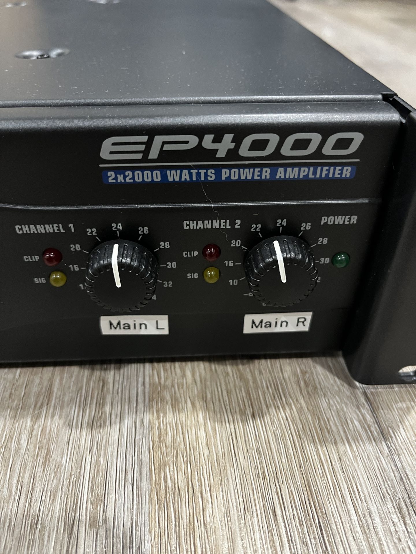 Behringer Europower Ep4000 Professional 4,000 Watt Stereo Power
