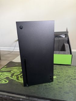 Microsoft Xbox Series X 1TB Black 4K Wi-Fi  w/ Controller Box Bundle