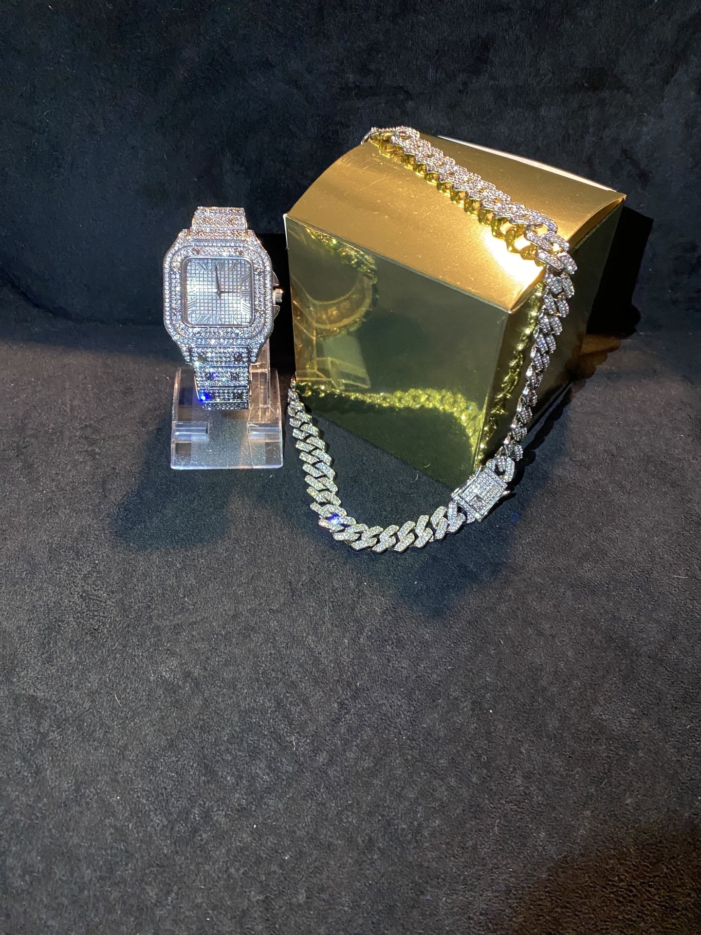 Golden Box +2 Pieces, 20 Inch Chain And Heavyweight Resizable Link Piece