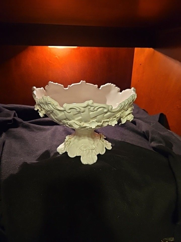 18th To 19th Century Compote Bowl Generally Used As Decoration Only. Highly Collectible And Rear In This Condition.