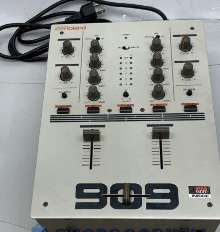 Roland 909 99 2-Channel Battle Mixer Innofader