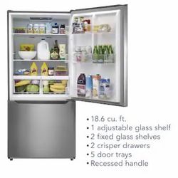 Insignia™ - 30 in. Wide 18.6 Cu. Ft. Bottom Freezer Refrigerator with ENERGY STAR Certification - St