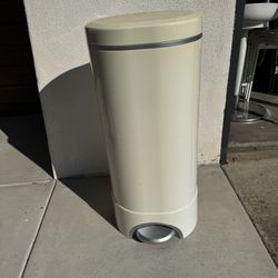Munchkin Diaper Pail