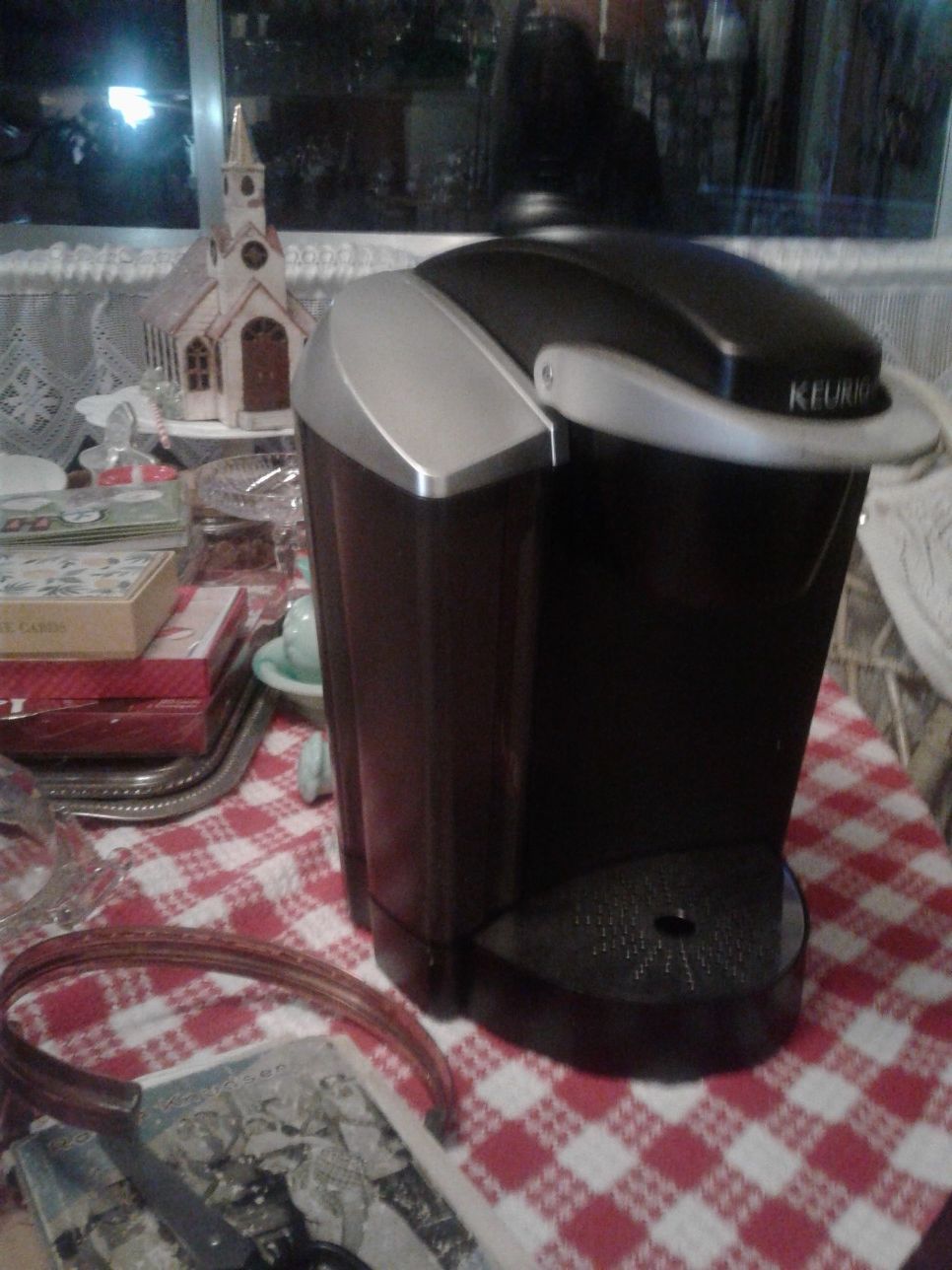 KEURIG POD COFFEE MAKER