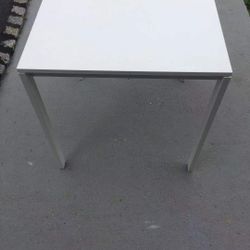 Very Good Condition Small Dinner Table 
