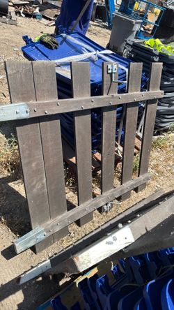 Flatbed side gates