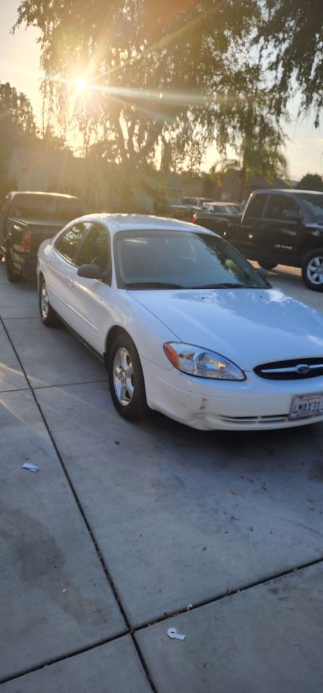 1999 Ford Taurus