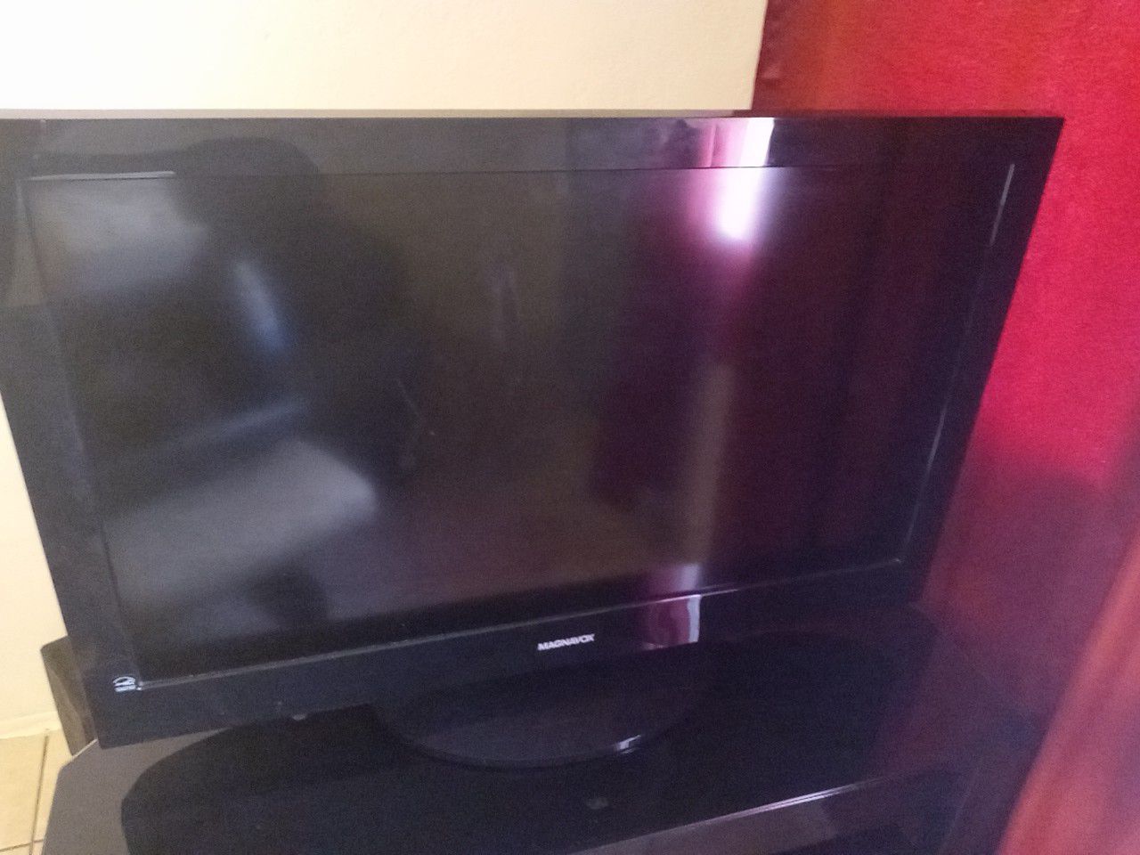 MAGNAVOX 37 inch FLAT SCREEN TV