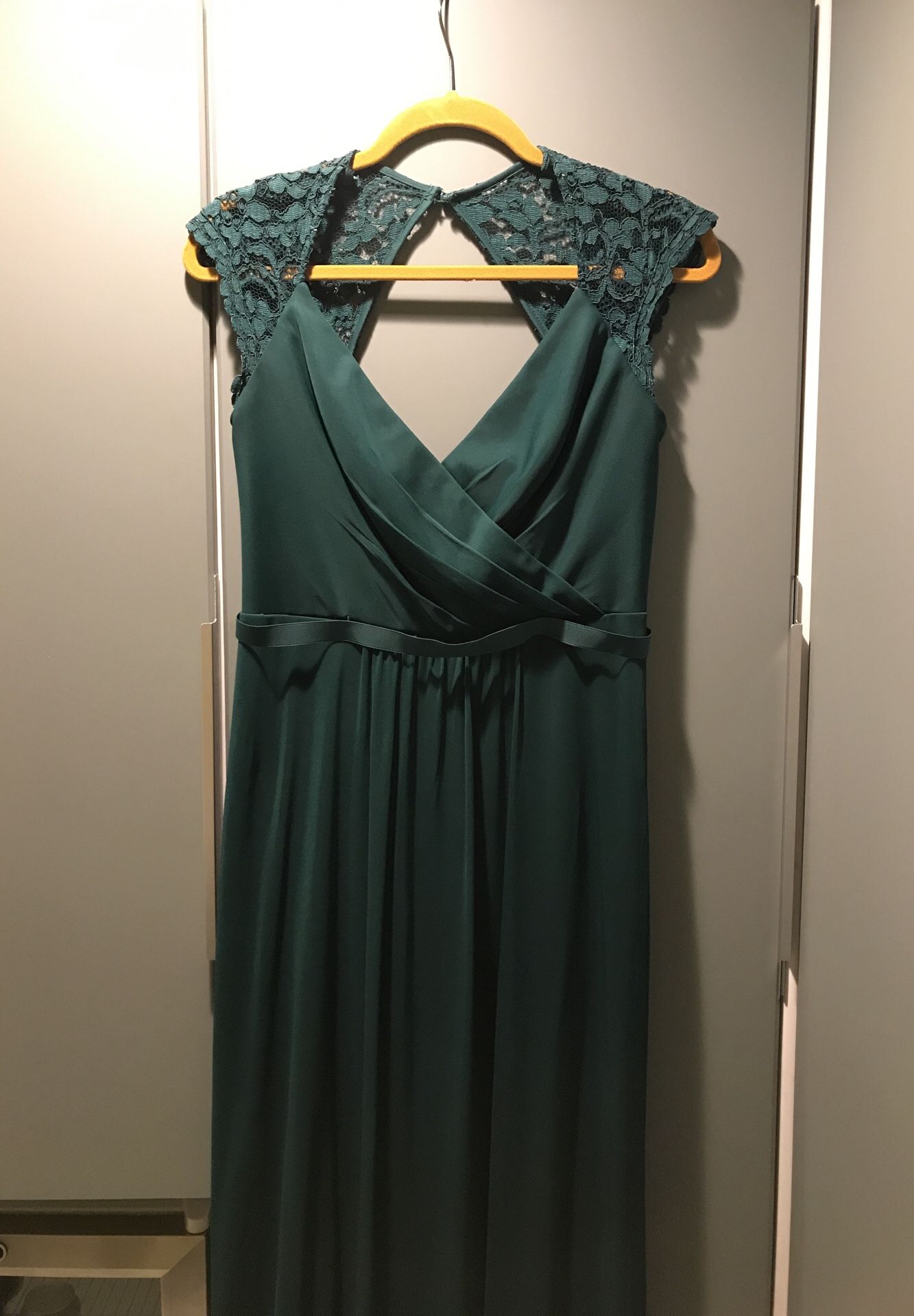 David s bridal Juniper colored dress. Size 8 for Sale in Seattle WA OfferUp