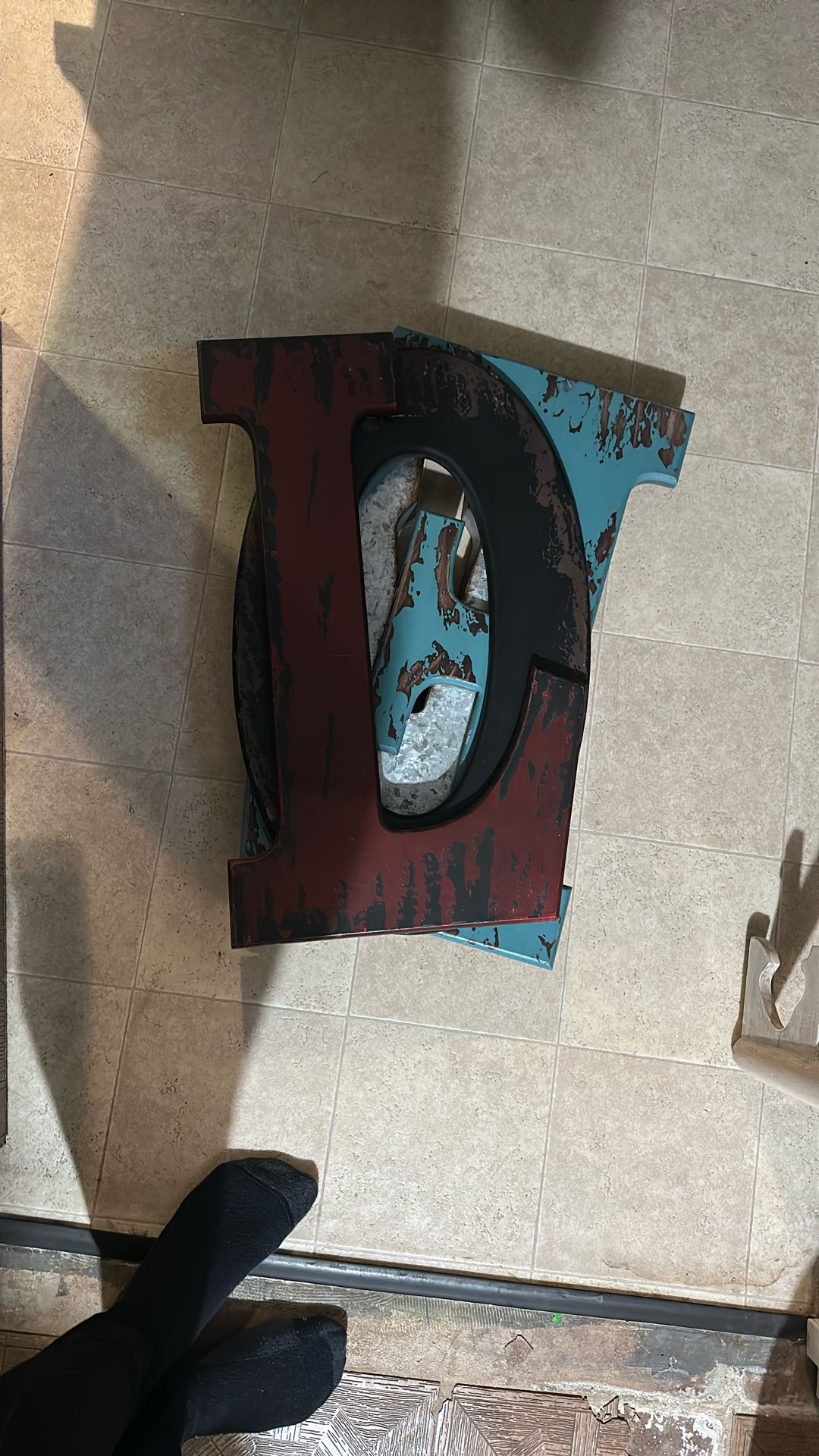 Wooden Letters -Love (V Is Metal ) 