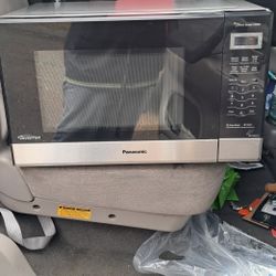 Nice MICROWAVE. WORKS GREAT 