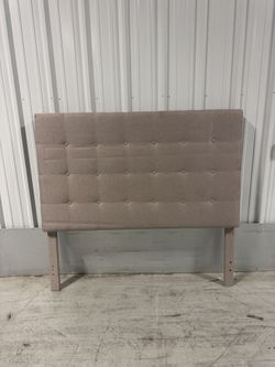 🔥 Queen Upholstered Headboard – Priced to Sell FAST! 🔥