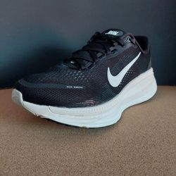 Nike Vomero 18 Women’s Size 7.5 – Good Condition