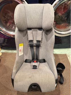 Clek Fllo car seat