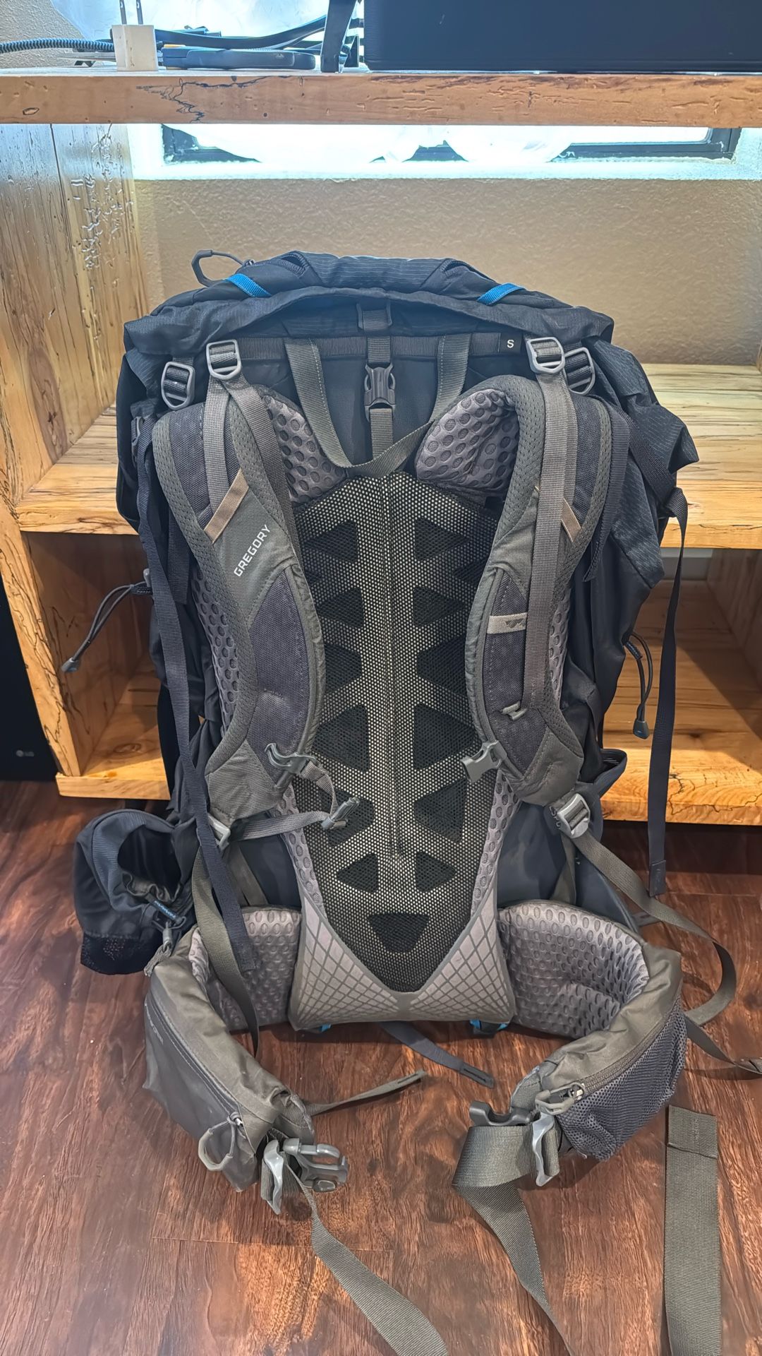 Gregory Backpack - Small With Rain Cover