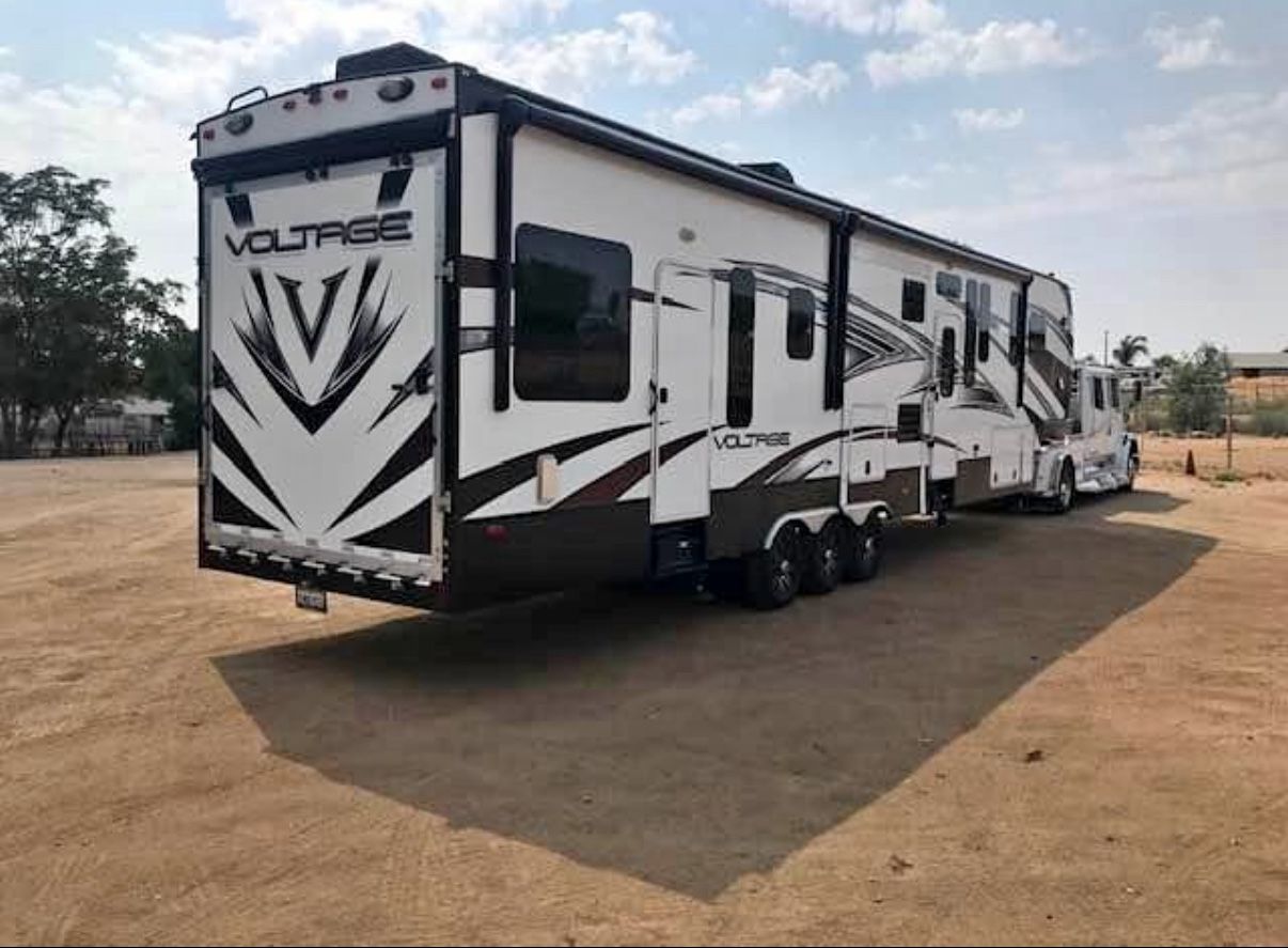 2015 Dutchman Voltage