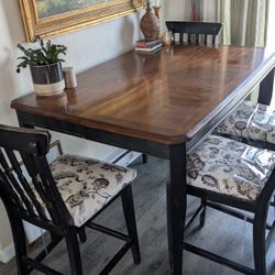 Dining table w/ leaf extension 