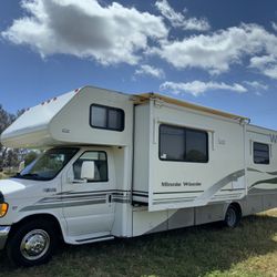 2002 Minnie Winnie 28ft Class C RV with Slide out