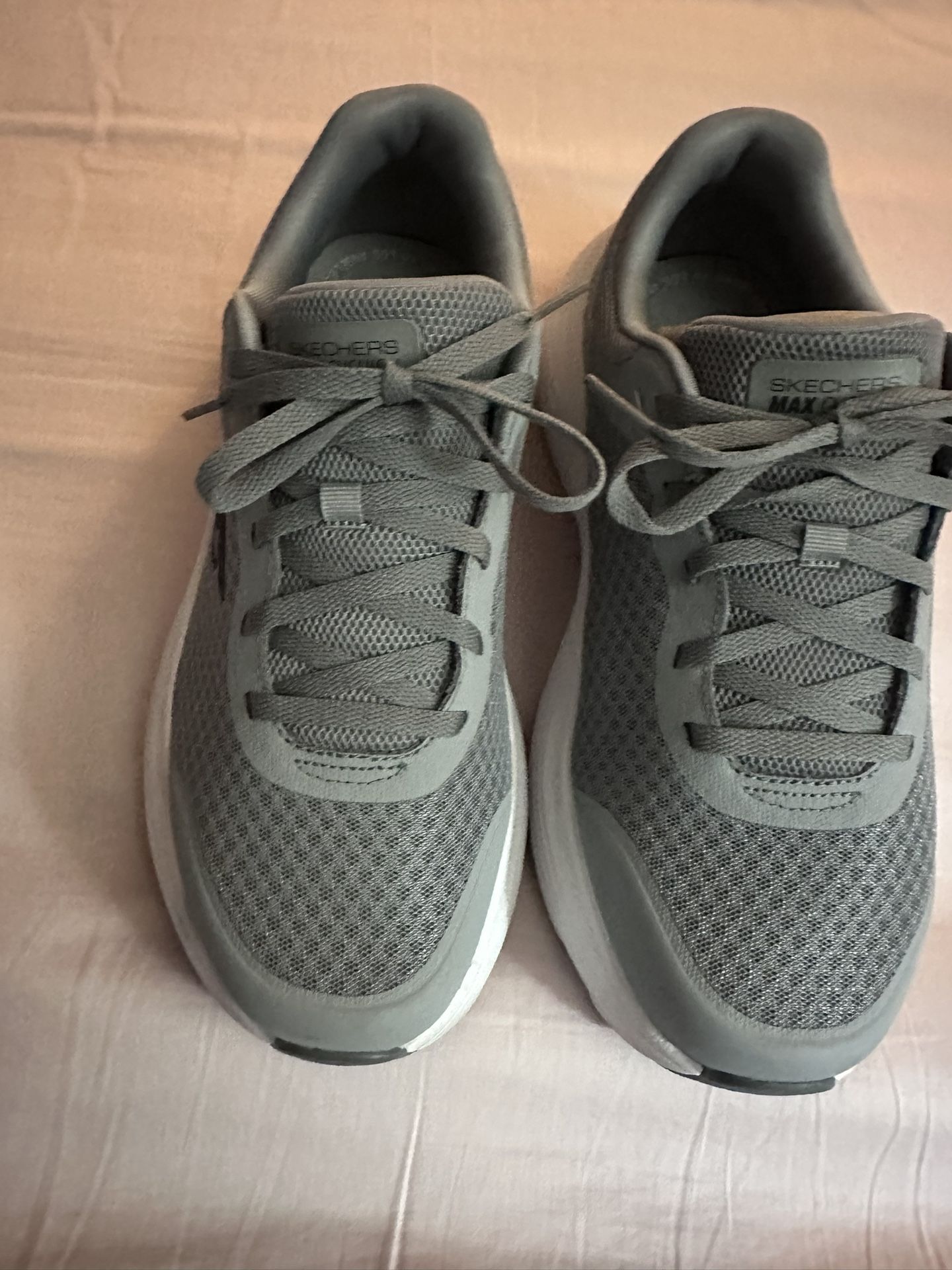 Men’s Skechers Max Cushion Endeavour Size 8 Wide